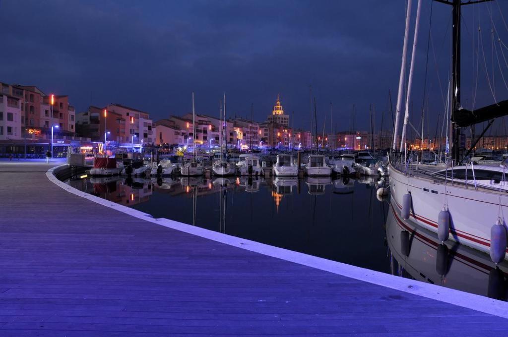 Studio Cabine Vue Port Avec Parking Prive, Piscine, Parc, Boulodrome Агд Екстер'єр фото
